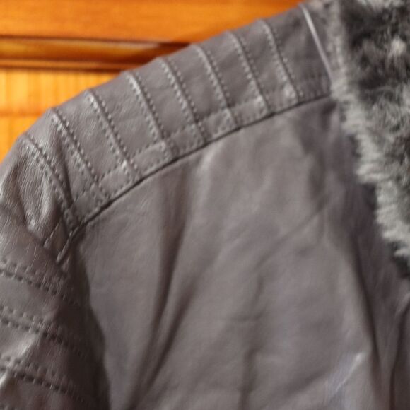 Torrid Gray Faux Leather Moto Jacket Grunge Lace-Up Fur Collar 1X - Picture 7 of 16